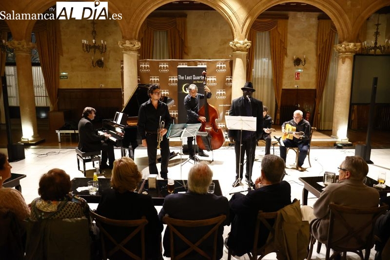 El público disfruta con The Last Quarter Jazz Manouche en el Casino