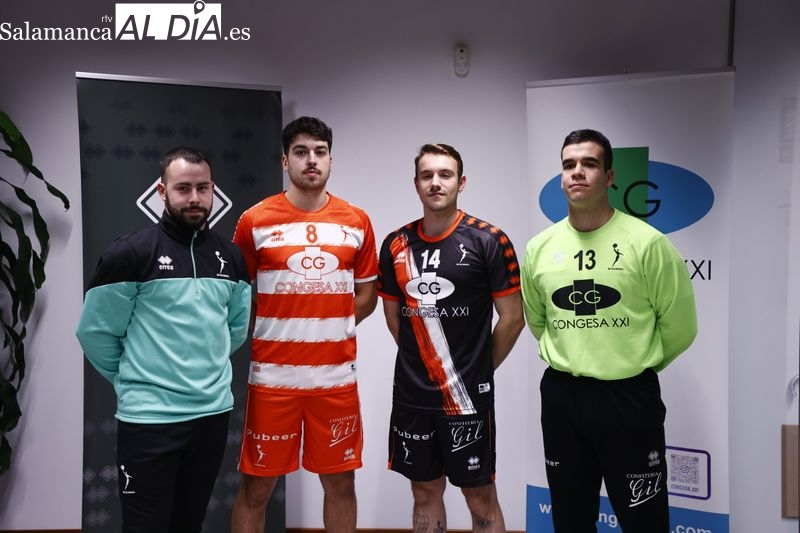 El BM Salamanca presenta sus nuevas equipaciones