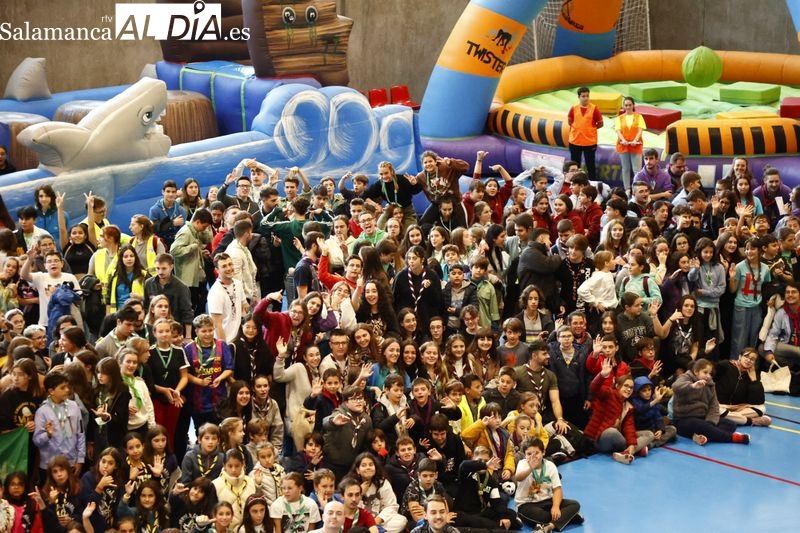 Espectacular y divertido desafío de cientos de jóvenes y niños en El Charro