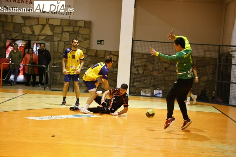 El BM Salamanca pierde en su salida con la Universidad de León (25-19)