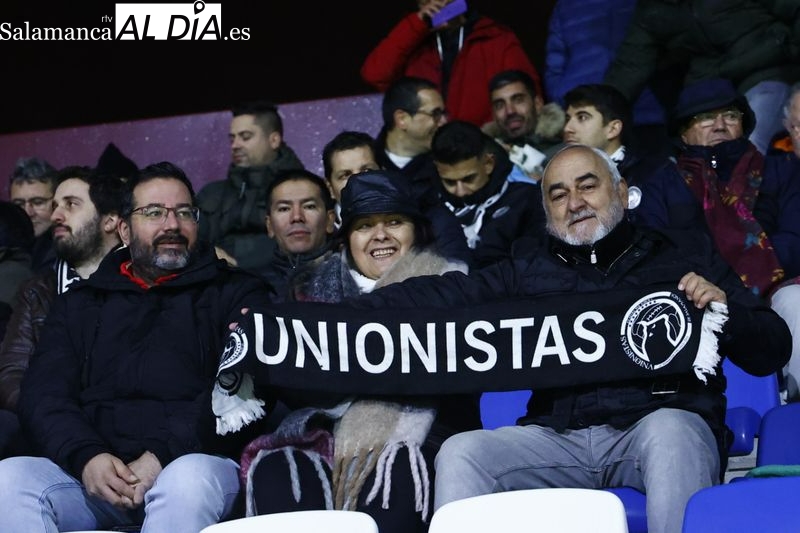 La afición de Unionistas vuelve a casa con ganas de animar a los suyos tras el parón