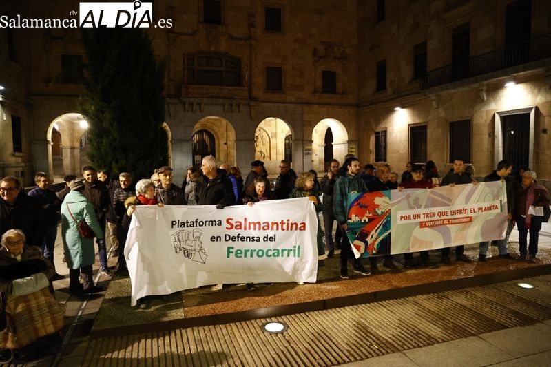Concentración en Salamanca por un tren que vertebre el territorio 