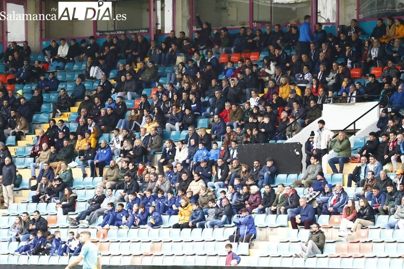 El Helmántico vibra y registra su mayor entrada de la temporada en el Salamanca UDS - Astorga