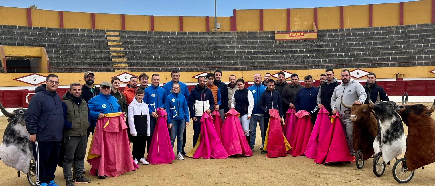 Una treintena de participantes en el curso de aficionados prácticos al toreo de Babilafuente