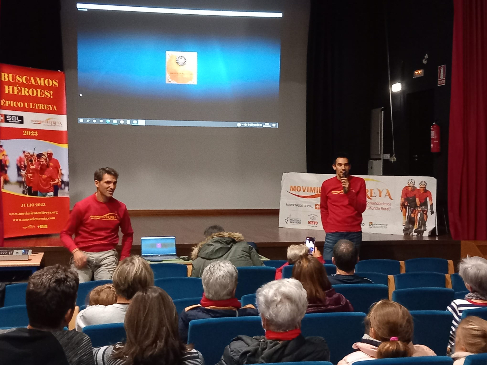 El Centro Cultural Santa Ana se llena de vecinos para dar una bienvenida mas reposada a los integrantes del Movimiento Ultreya 