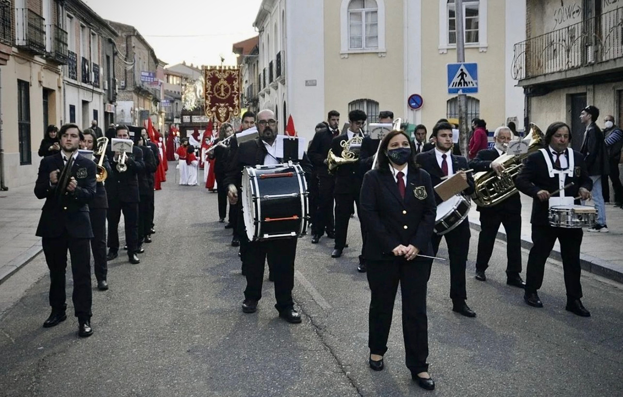 Acompañar a la Esperanza en la Madrugá supone un reto que afrontamos con mucha ilusión y trabajo