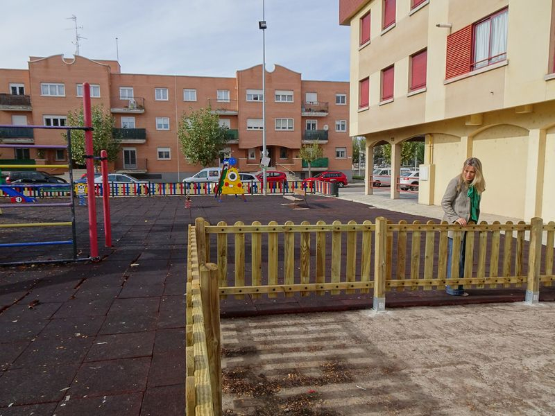 Mini campo de fútbol y nuevos juegos para el parque de la Avenida de Asturias