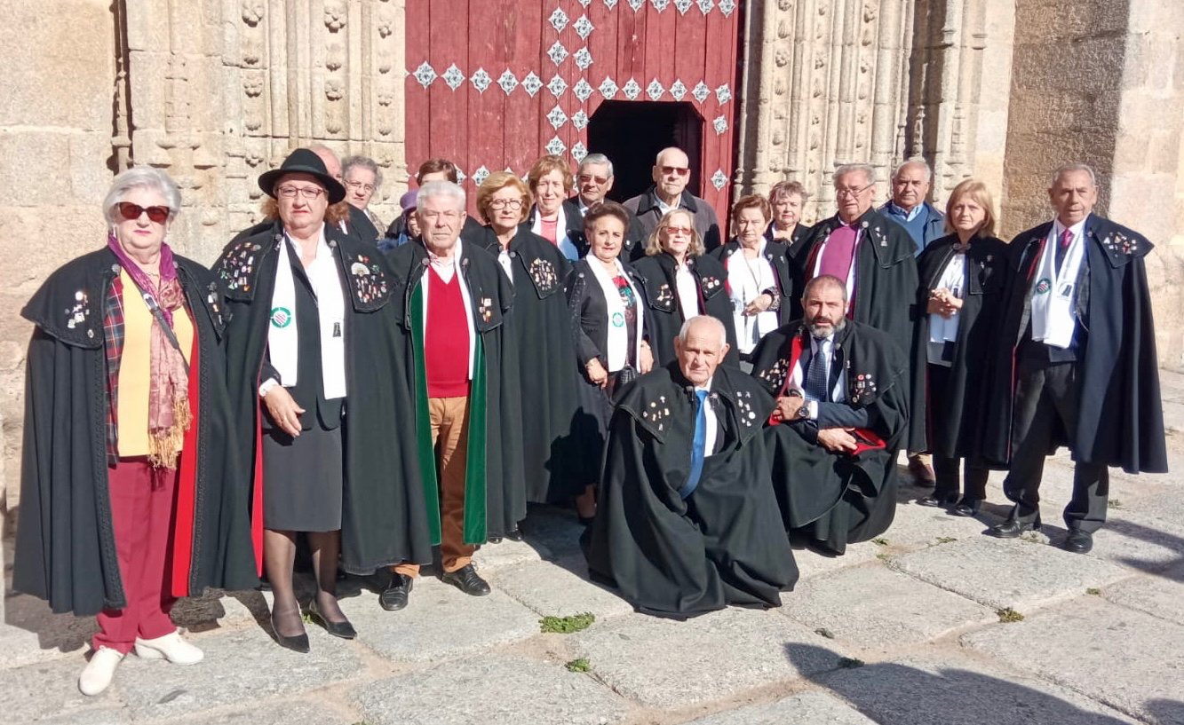 Los Amigos de la Capa de Santiago de la Puebla celebran su tradicional encuentro
