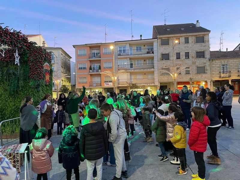 Los guijuelenses disfrutan de la tradicional castañada 