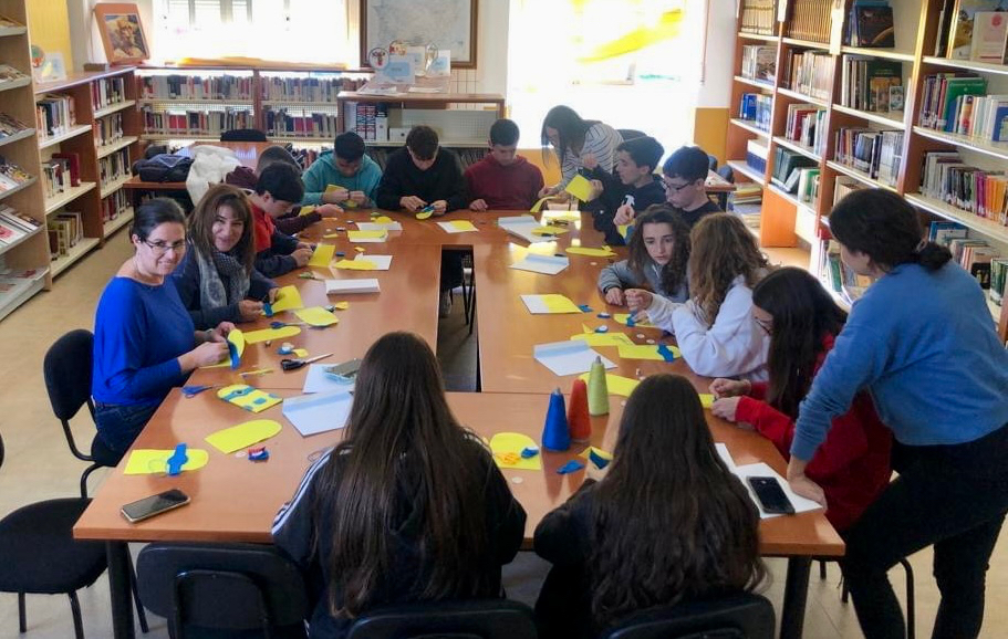 El CEO Miguel Delibes de Macotera continua con su llamativo taller Jóvenes Capaces centrado en la enseñanza de la costura