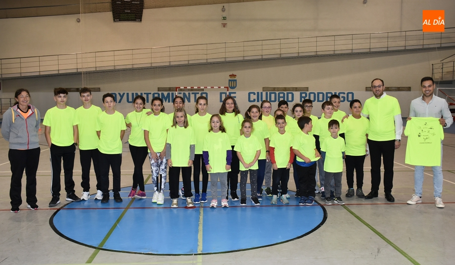 Unos 40 chavales asisten esta temporada a la Escuela Municipal de Atletismo