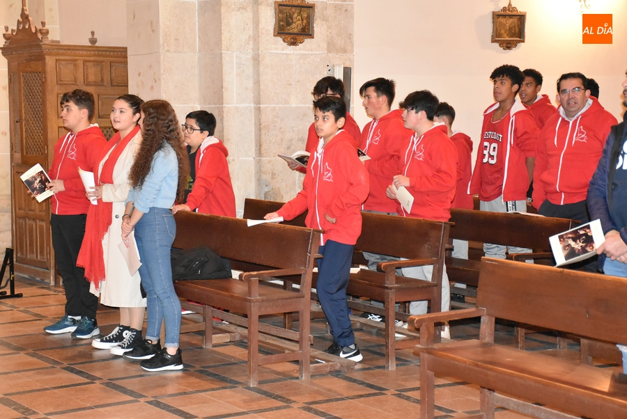 El Seminario reza las vísperas con la compañía del coro de la Pastoral Juvenil