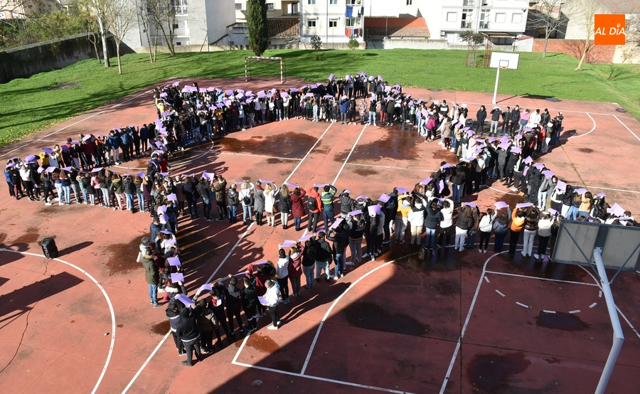 El IES Fray Diego intenta salir del túnel de la violencia de género buscando la luz
