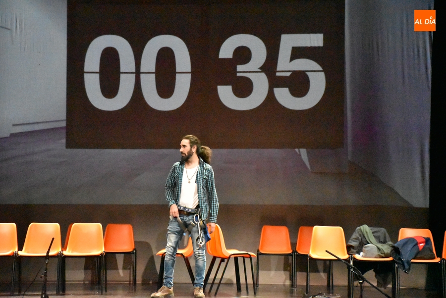 Un montaje teatral creado para la ocasión culmina los actos por el 25N