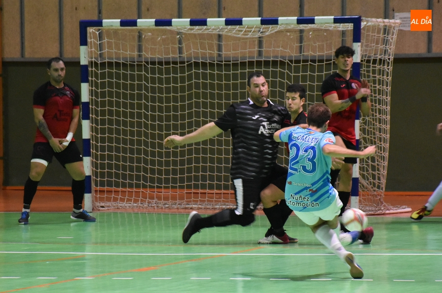 El III Senior sale derrotado de una intensa batalla de tú a tú ante el líder