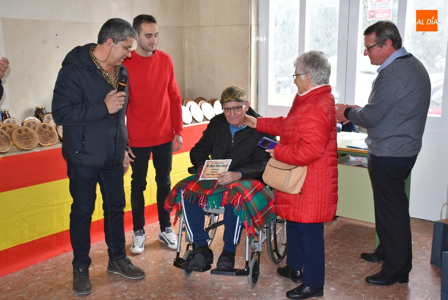 La Asociación Ornitológica entrega los premios de su Concurso con homenaje incluido a uno de sus fundadores