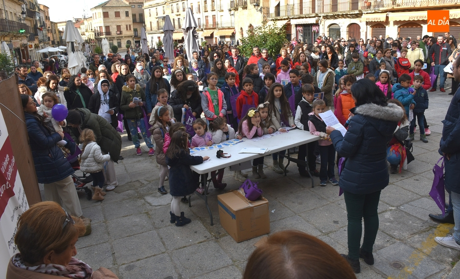 Medio millar de personas alcanza la meta de la igualdad en las calles mirobrigenses