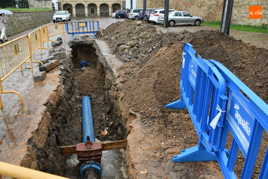 Abierta la superficie del Registro para introducir 10 metros de tubería