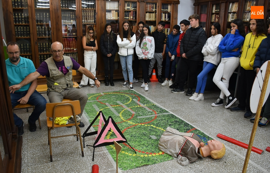 La DGT conciencia a alumnos del IES Fray Diego Tadeo sobre seguridad vial