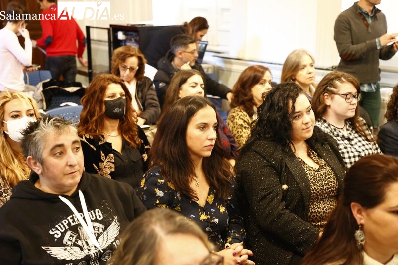 Entrega de diplomas tras los cursos en Atención Sociosanitarias de Calzada de Valdunciel y Galinduste