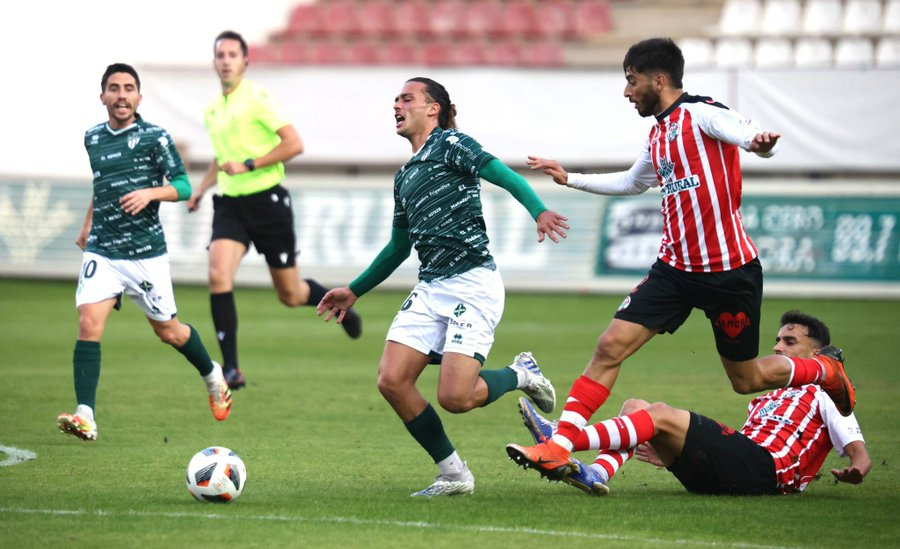 Los últimos minutos dejan KO a un CD Guijuelo que sale herido de Zamora (3-0)