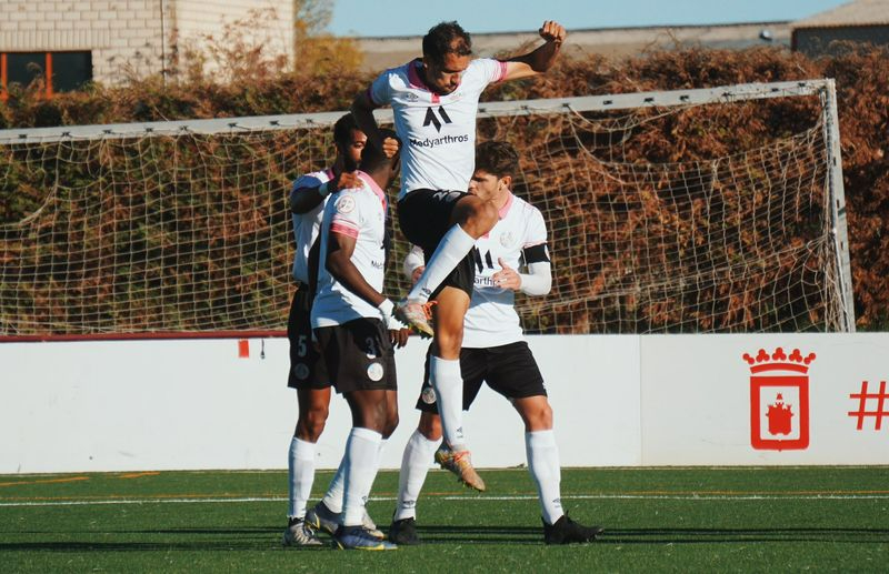 El Salamanca UDS le pasa la pata caliente al Astorga y la Arandina: Joel y Amaro ajustician al Numancia B (1-2)