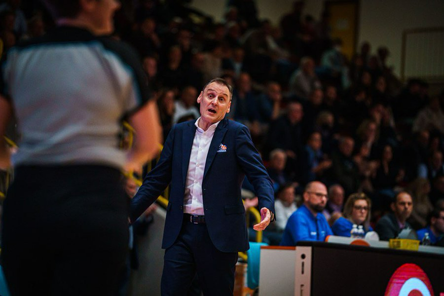 El mensaje de Íñiguez a las jugadoras del Perfumerías Avenida: Tenemos que olvidarnos de lo que venimos