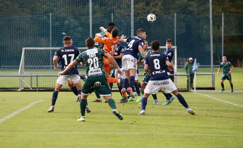 Los rivales dan caza al CD Guijuelo en la pelea por el playoff