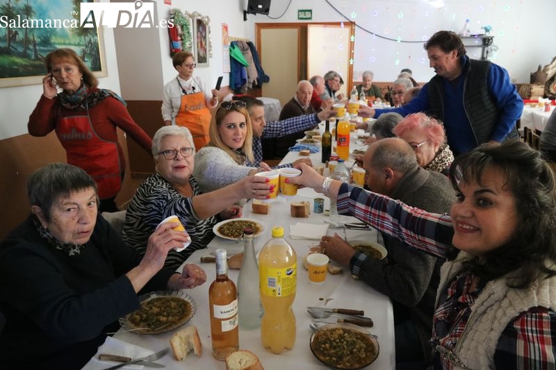 La Asociación de Mayores de Cabeza de Framontanos celebra una comida de hermandad
