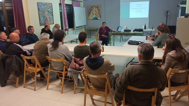 Ganaderos del Bajo Tormes asisten en Monleras a una jornada sobre sostenibilidad de las explotaciones agroganaderas en ecológico