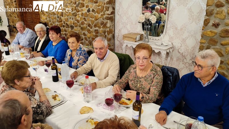 La Asociación Mayores San José celebra en Vitigudino una comida de hermandad