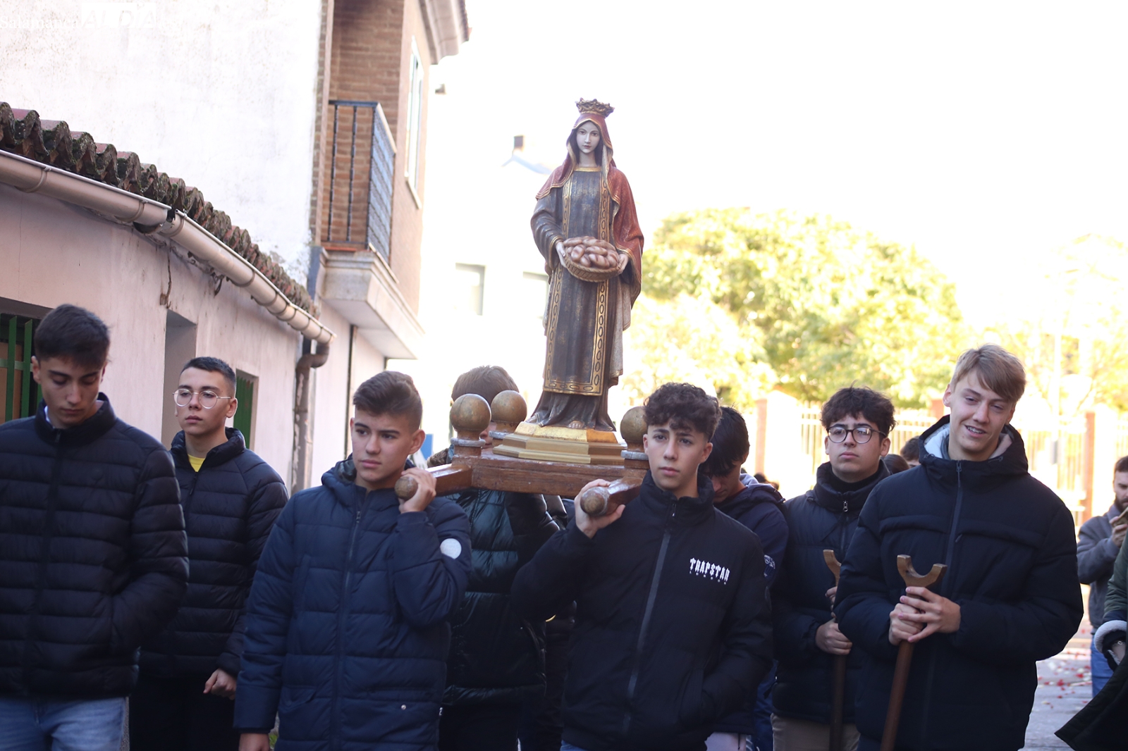 Fiesta y procesión en el Colegio Santa Isabel