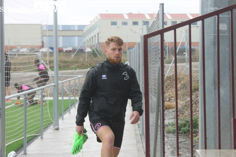 David Vicente se suma al grupo en el entrenamiento de Unionistas