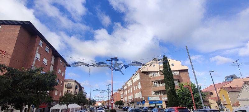 Instalados los adornos que iluminarán la Navidad en Santa Marta
