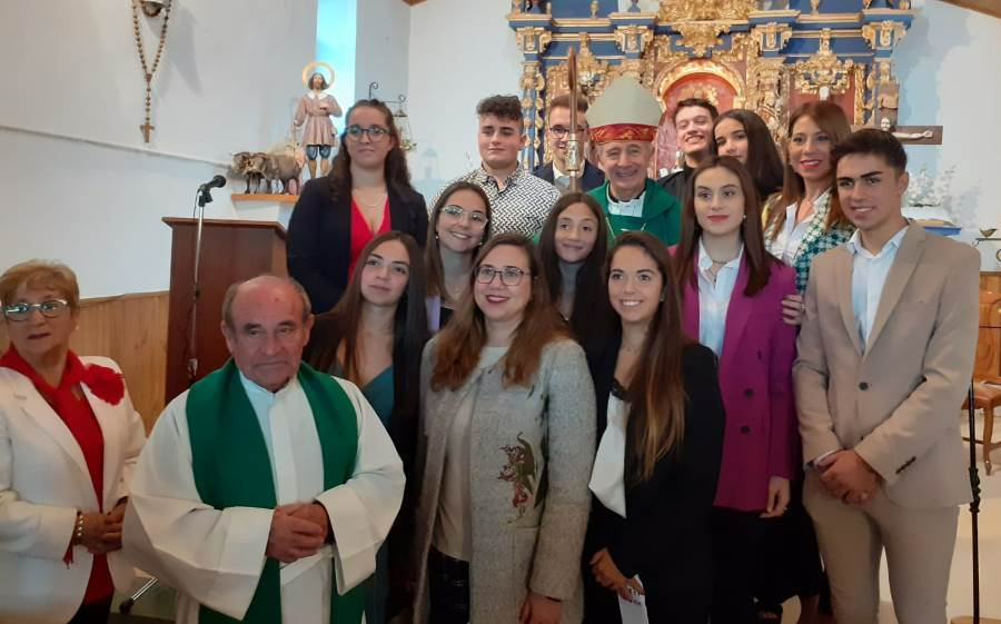El Obispo confirma a 14 jóvenes de Diosleguarde