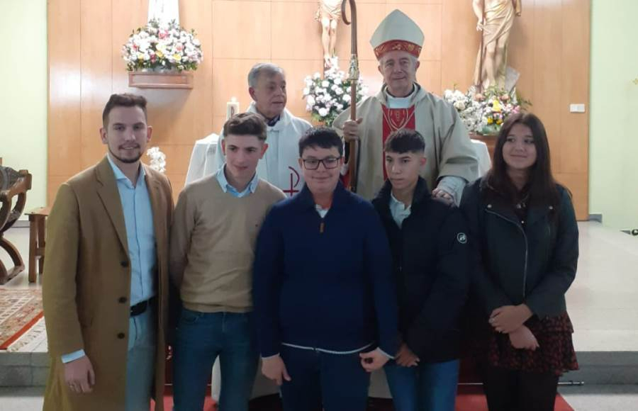 Confirmados cinco jóvenes en la Parroquia de Fátima