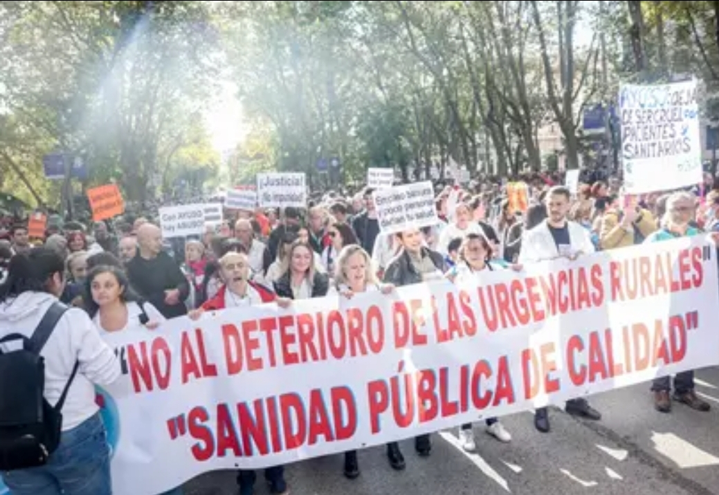 Más de 200.000 personas marchan en Madrid en una manifestación por la Sanidad Pública