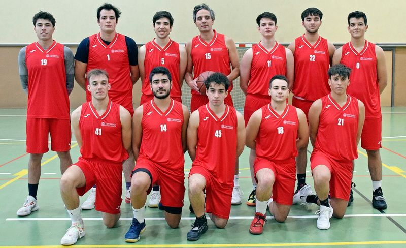 Villares Arelsa sigue líder tanto en Primera masculina como en la competición femenina