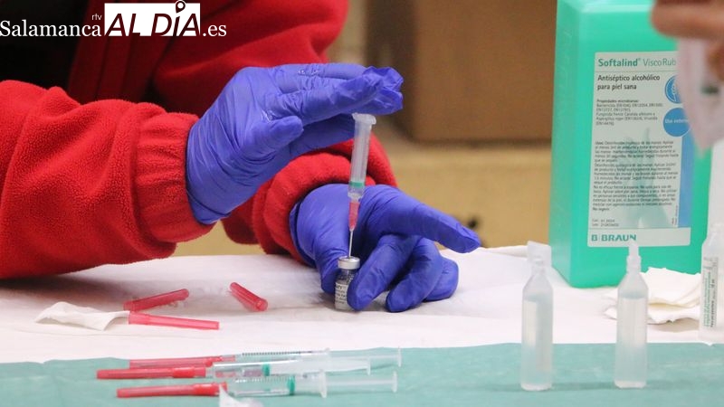 Las personas de 65 a 79 años residentes en la Zona de Salud de Vitigudino ya tienen fecha de vacunación para covid+gripe