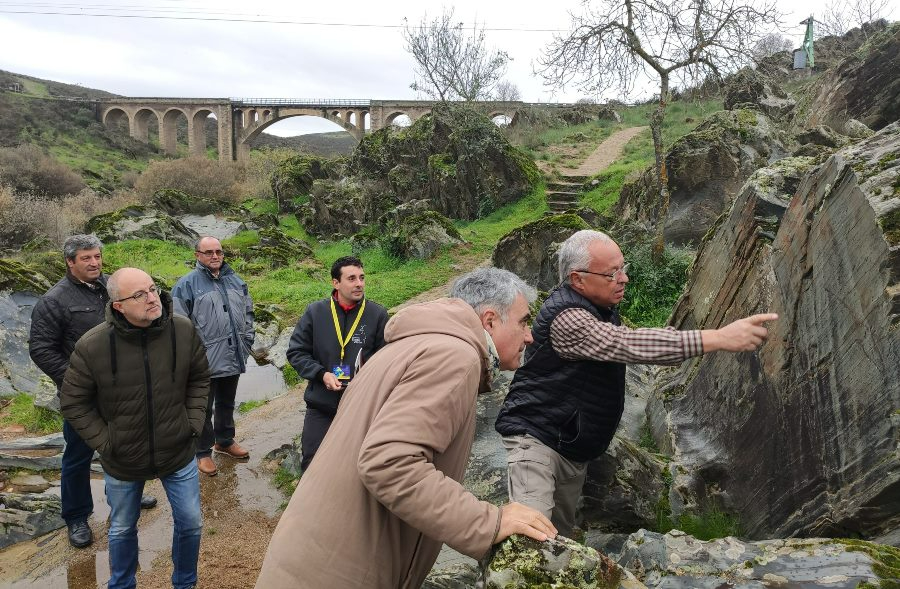 El consejero de Cultura visita el Yacimiento de Siega Verde