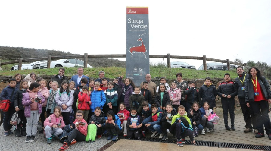 Un total de 805 escolares han descubierto Siega Verde de la mano de la Diputación