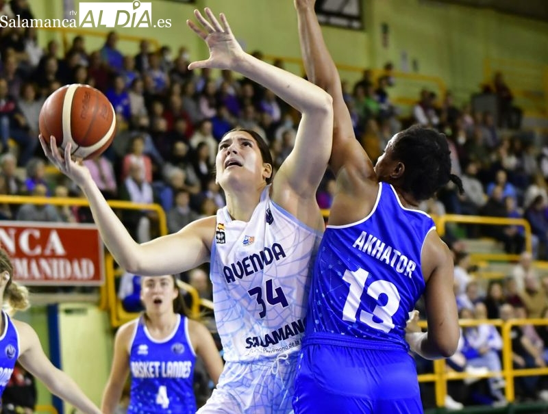 El Perfumerías Avenida arrasa al Basket Landes: su juego interior brilla con Fas y Reisingerova (81-57)