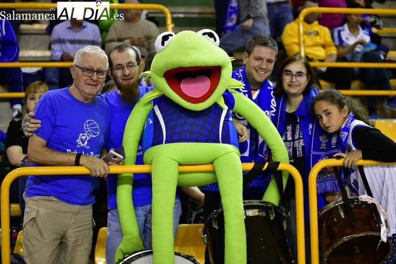 A Würzburg le ponen las noches europeas: la Marea Azul lleva en volandas al Perfumerías Avenida