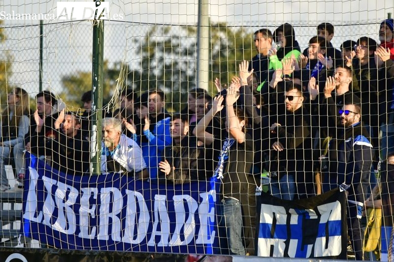 La afición del Dépor crea un mini Riazor en Guijuelo