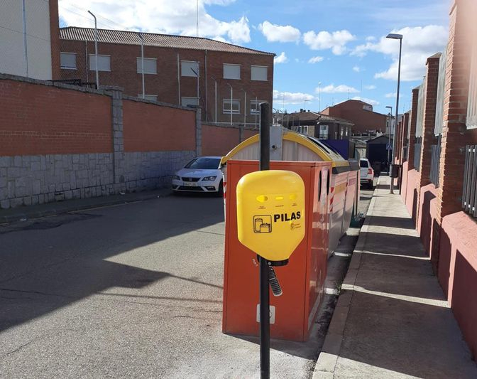 Nuevos contenedores para las pilas en diferentes puntos del municipio