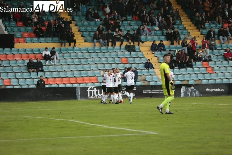 Los originales carteles de Bracamonte UDS, de vuelta: Me encanta que mi trabajo llegue al equipo rival del Salamanca