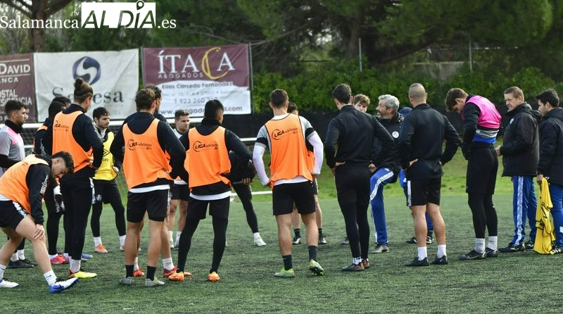 María coloca el cartel de favorito al Astorga: Vestir la camiseta del Salamanca y este estadio te tiene que extra motivar