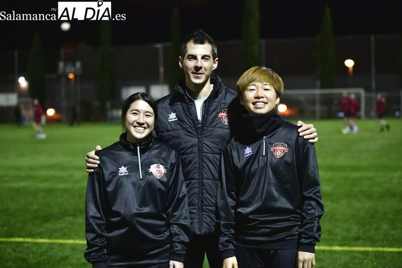 Kurumi y Hana, las japonesas del Salamanca FF que no podían creerse la victoria de su selección contra Alemania