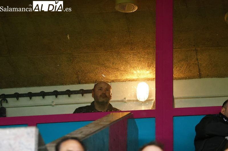Manuel Lovato, presidente del Salamanca UDS, presente en el partido con el Astorga