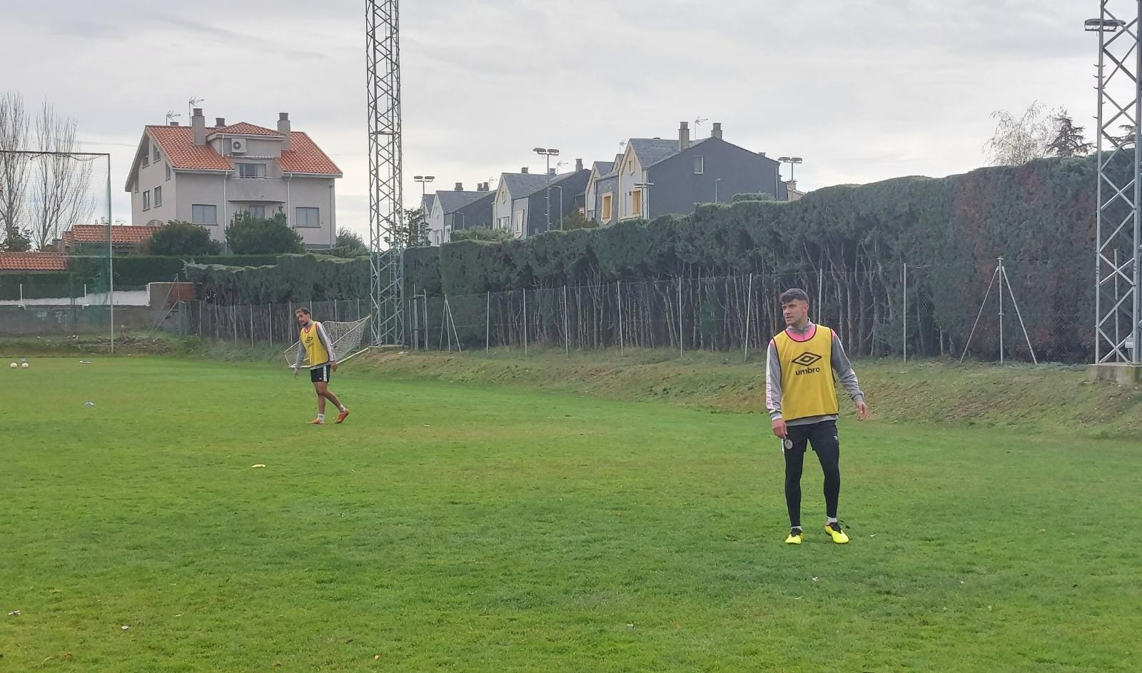 María no inventa en el lateral del Salamanca UDS y prueba con Jony y Pereira; Fábio, colocado como central